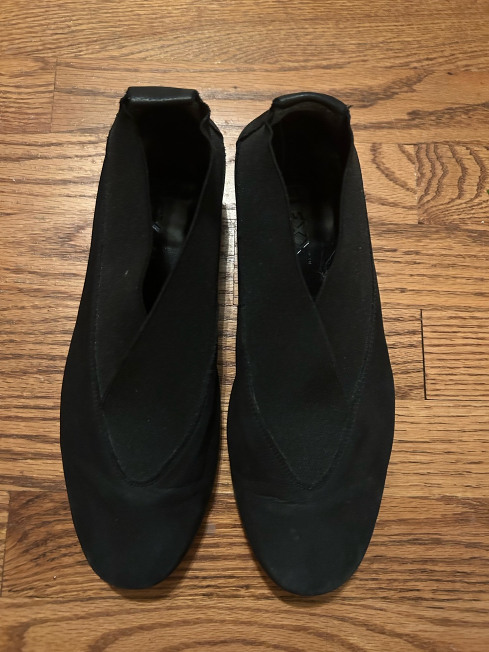 The Flexx Women’s Sz 8.5 Black Minimalist Shoes